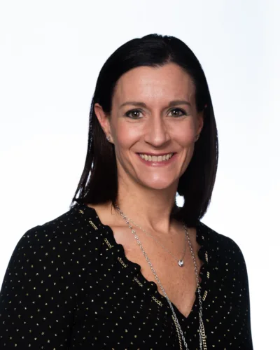 Headshot of Laura Snyder