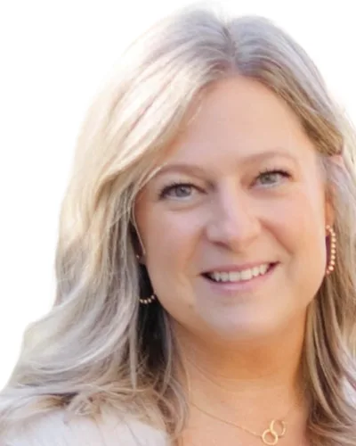 Headshot of Katie Arnold