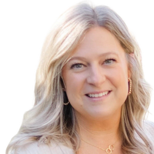 headshot of Katie Arnold