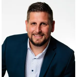 headshot of Casey Steelman