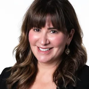 headshot of Leanne Owens