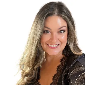 headshot of Jamie Baer