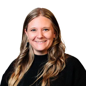 headshot of Vanessa Valdez