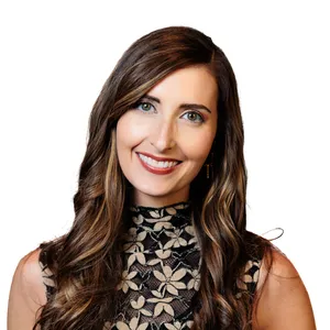 headshot of Victoria Ragan