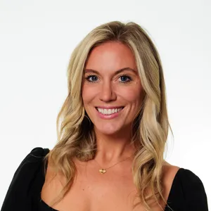 headshot of Lindsay (Thomas) Costa